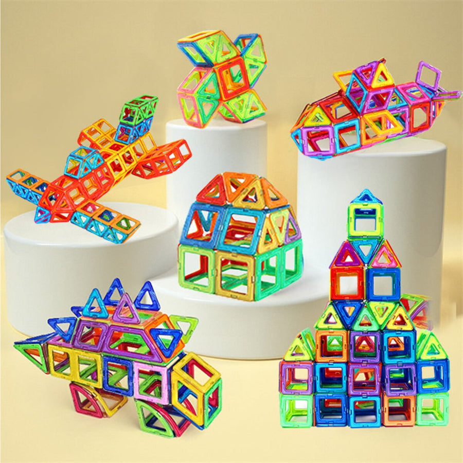 Creative play with magnetic blocks