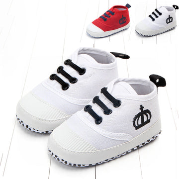 Canvas baby shoes in white color