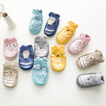 Baby floor socks with non-slip sole