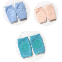 Baby wearing summer terry knee pads
