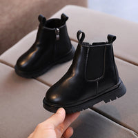Baby's short boots in black